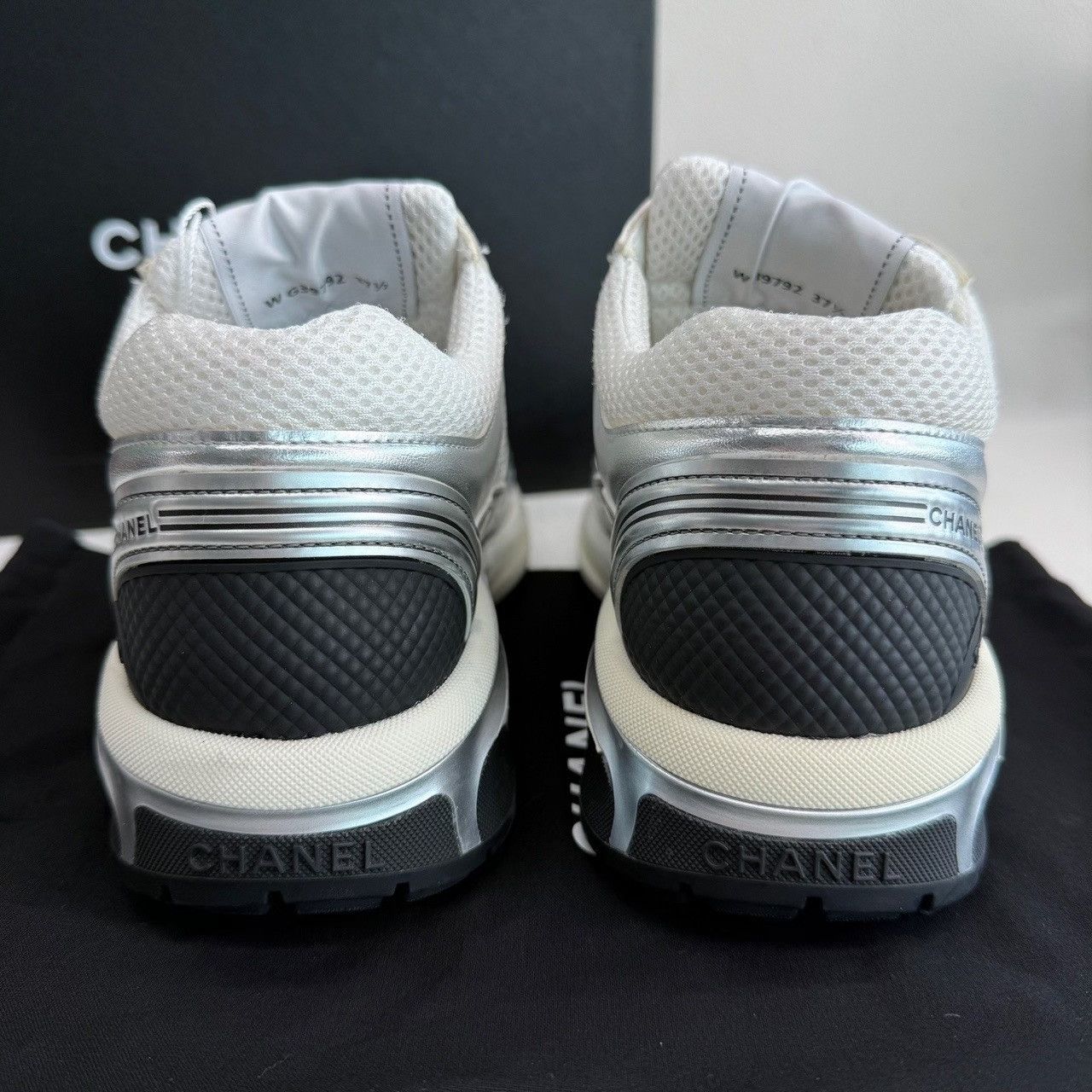 Chanel Chanel Silver Leather Low-Top Sneakers Size 37.5 Size US 6.5 / IT 36.5 - 7 Thumbnail