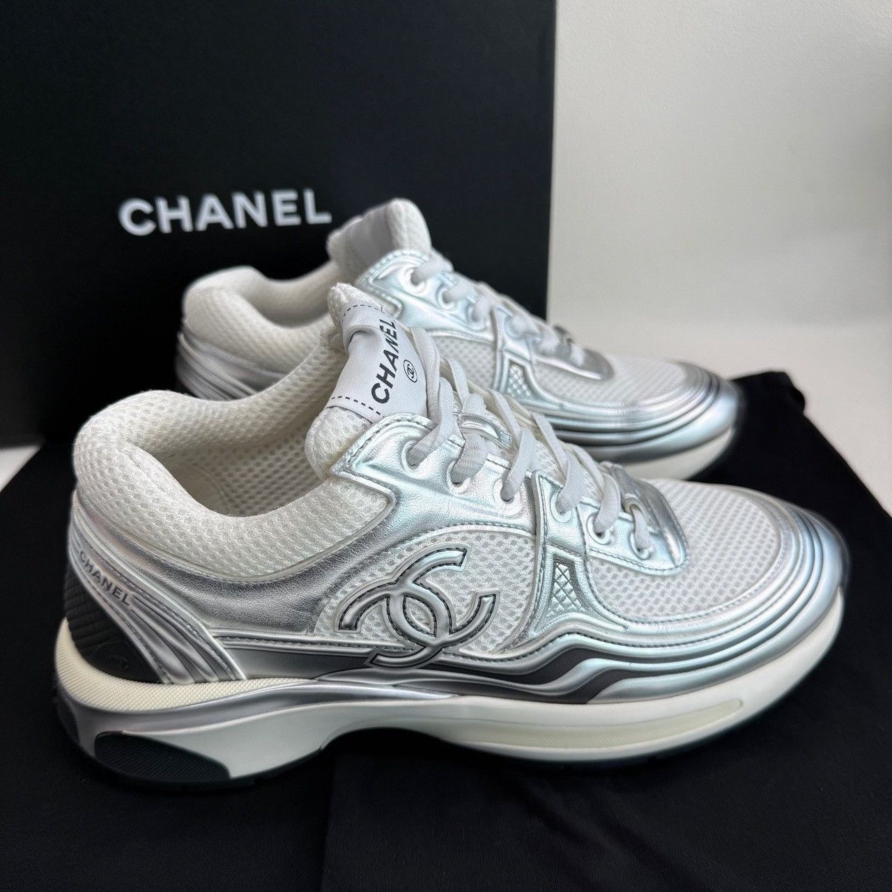 Chanel Chanel Silver Leather Low-Top Sneakers Size 37.5 Size US 6.5 / IT 36.5 - 6 Thumbnail