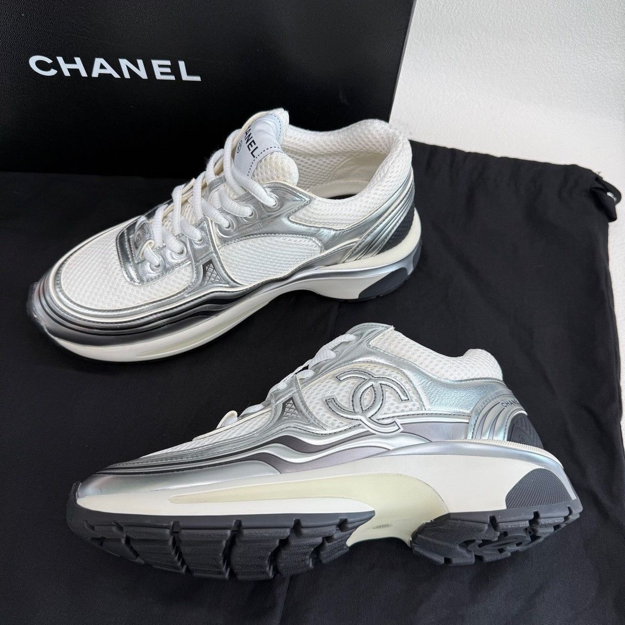 Chanel Chanel CC Logo Mesh Low-Top Sneakers Silver Size 35.5 Size US 5.5 / IT 35.5 - 9 Thumbnail