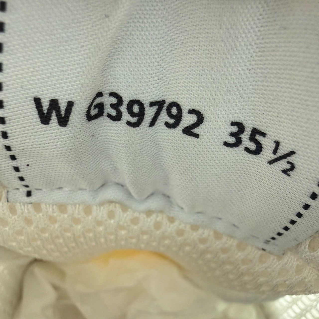 Chanel Chanel CC Logo Mesh Low-Top Sneakers Silver Size 35.5 Size US 5.5 / IT 35.5 - 8 Thumbnail
