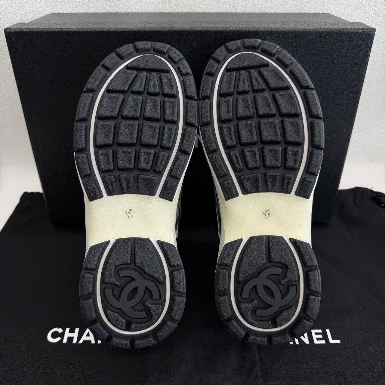 Chanel Chanel CC Logo Mesh Low-Top Sneakers Silver Size 35.5 Size US 5.5 / IT 35.5 - 10 Thumbnail