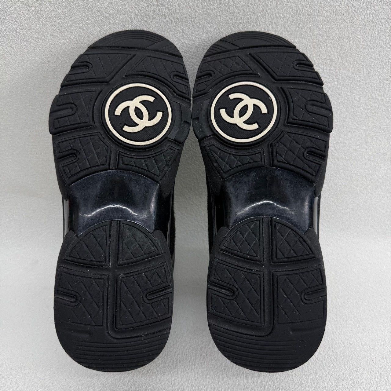 Chanel Chanel Tweed Gold CC Logo Low-Top Sneakers Size 36 Size US 6 / IT 36 - 8 Thumbnail