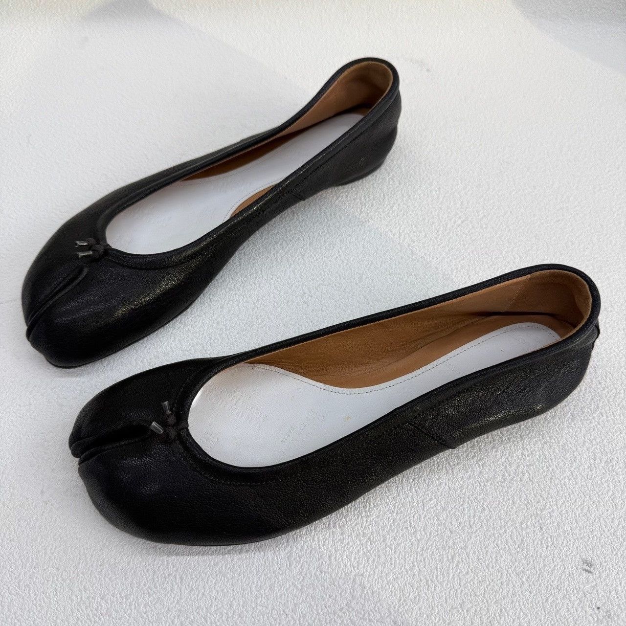 Maison Margiela Maison Margiela Black Tabi Ballet Flats Size 36 Size US 6 / IT 36 - 2 Thumbnail