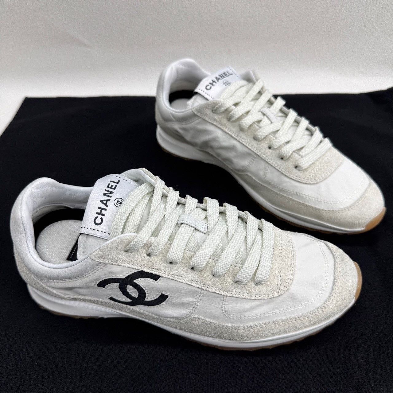 Chanel Chanel CC Logo Low-Top Sneakers Size 36 Size US 6 / IT 36 - 4 Thumbnail