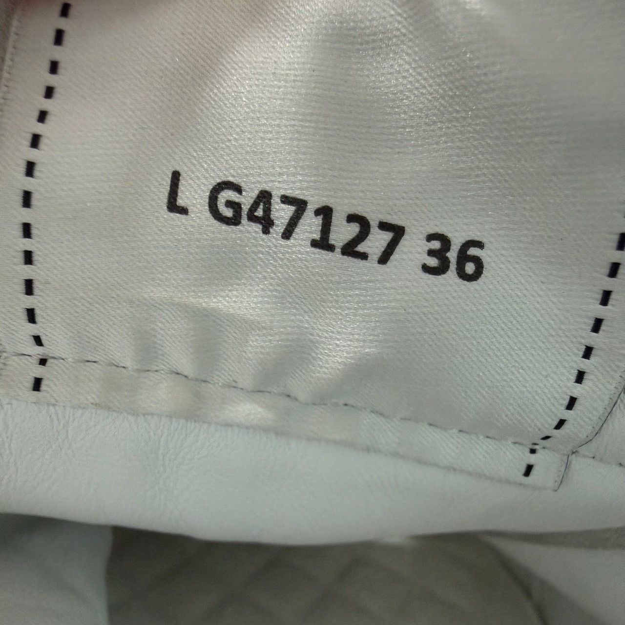Chanel Chanel CC Logo Low-Top Sneakers Size 36 Size US 6 / IT 36 - 7 Thumbnail