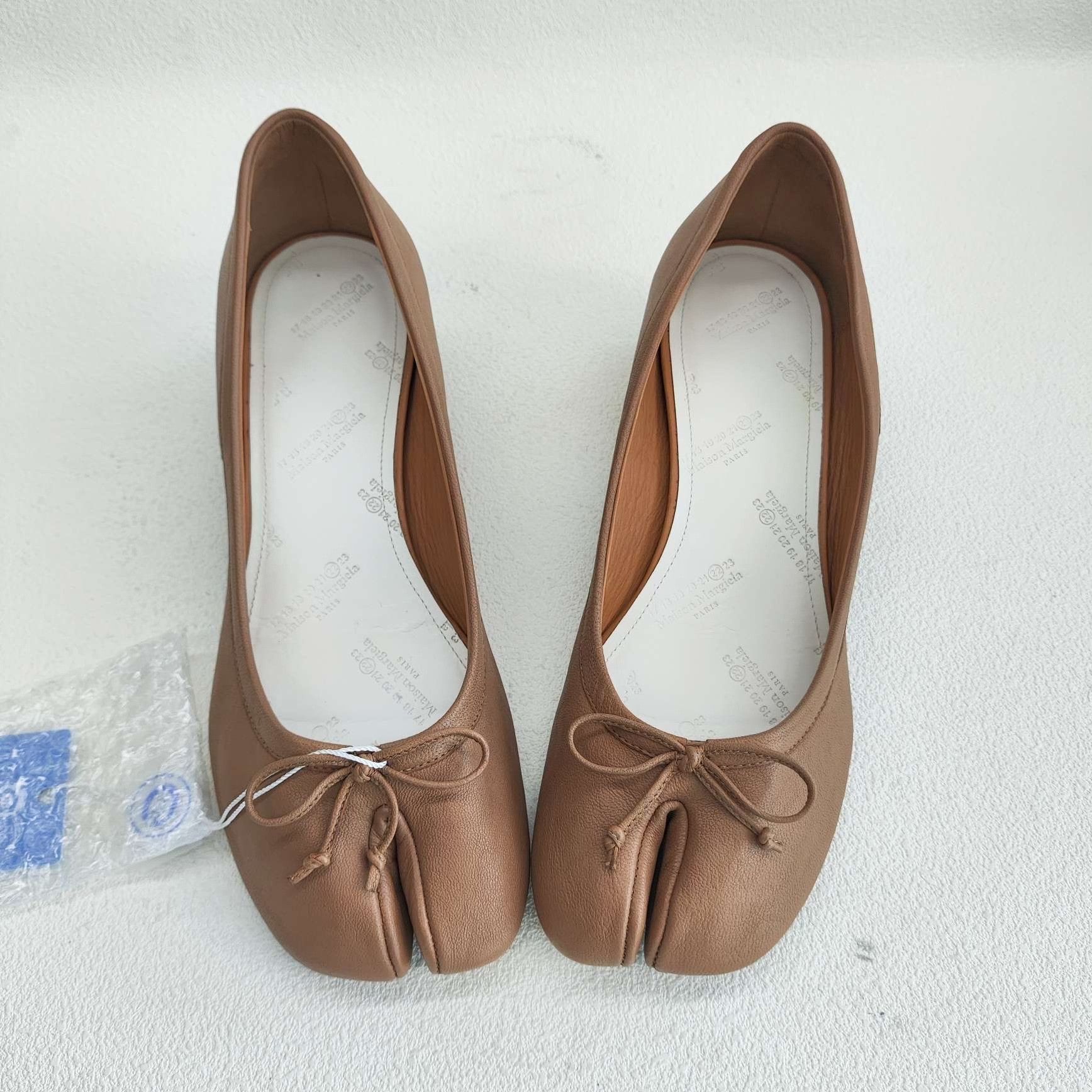 Maison Margiela Maison Margiela Brown Leather Tabi Pumps Size 37.5 Size US 7.5 / IT 37.5 - 10 Thumbnail