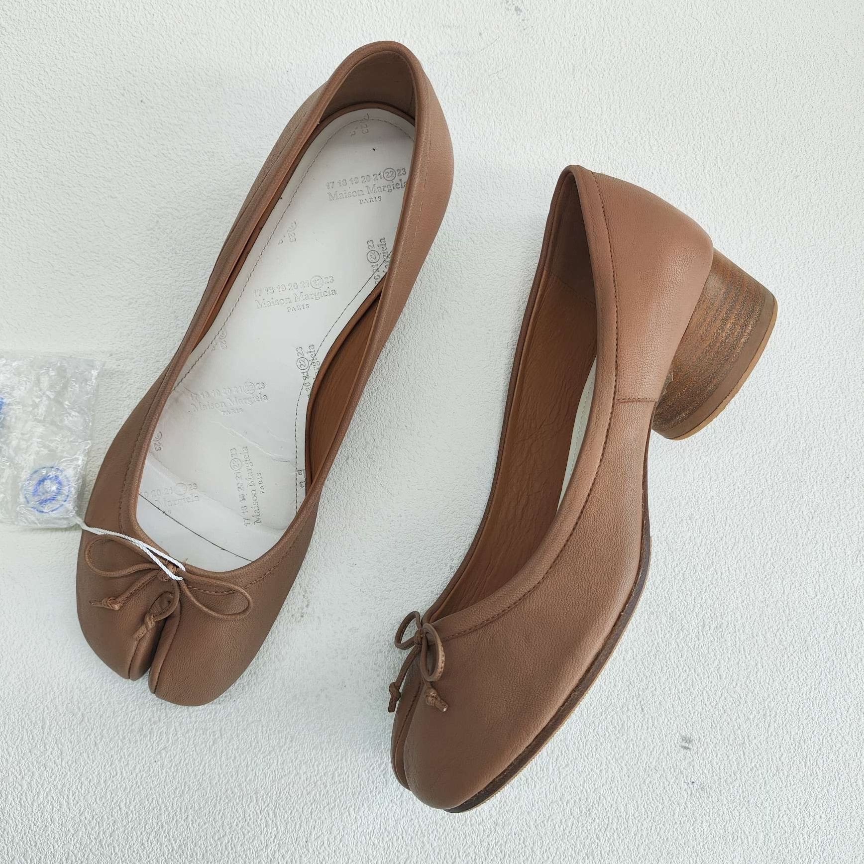Maison Margiela Maison Margiela Brown Leather Tabi Pumps Size 37.5 Size US 7.5 / IT 37.5 - 9 Thumbnail