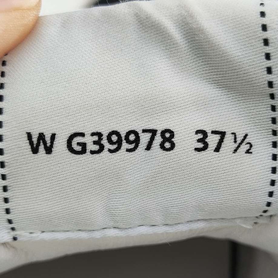 Chanel Chanel CC Logo Low-Top Sneakers Size 37.5 Size US 7.5 / IT 37.5 - 7 Thumbnail