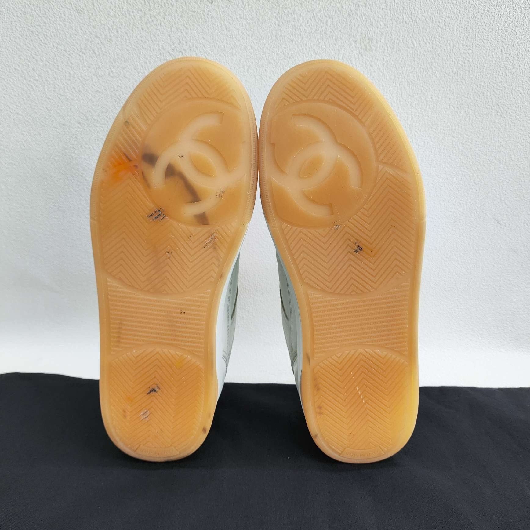 Chanel Chanel CC Logo Low-Top Sneakers Size 37.5 Size US 7.5 / IT 37.5 - 8 Thumbnail