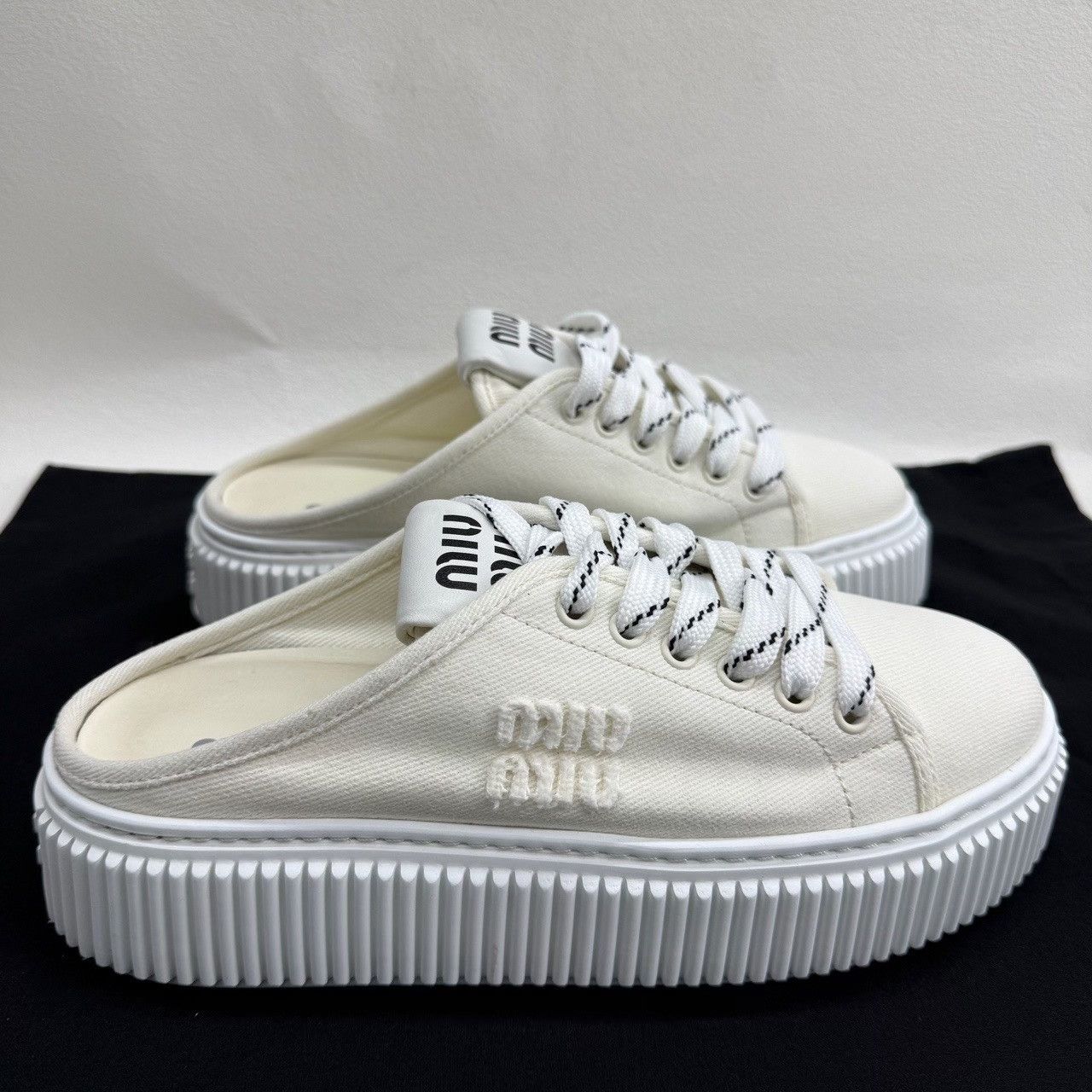 Miu Miu Miu Miu Embroidered Logo Mules Size 37.5 Size US 7.5 / IT 37.5 - 5 Thumbnail