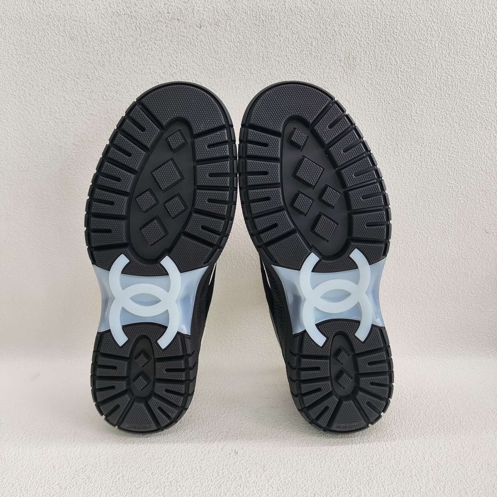 Chanel Chanel Quilted Low-Top Sneakers Size 35.5 Size US 5.5 / IT 35.5 - 8 Thumbnail