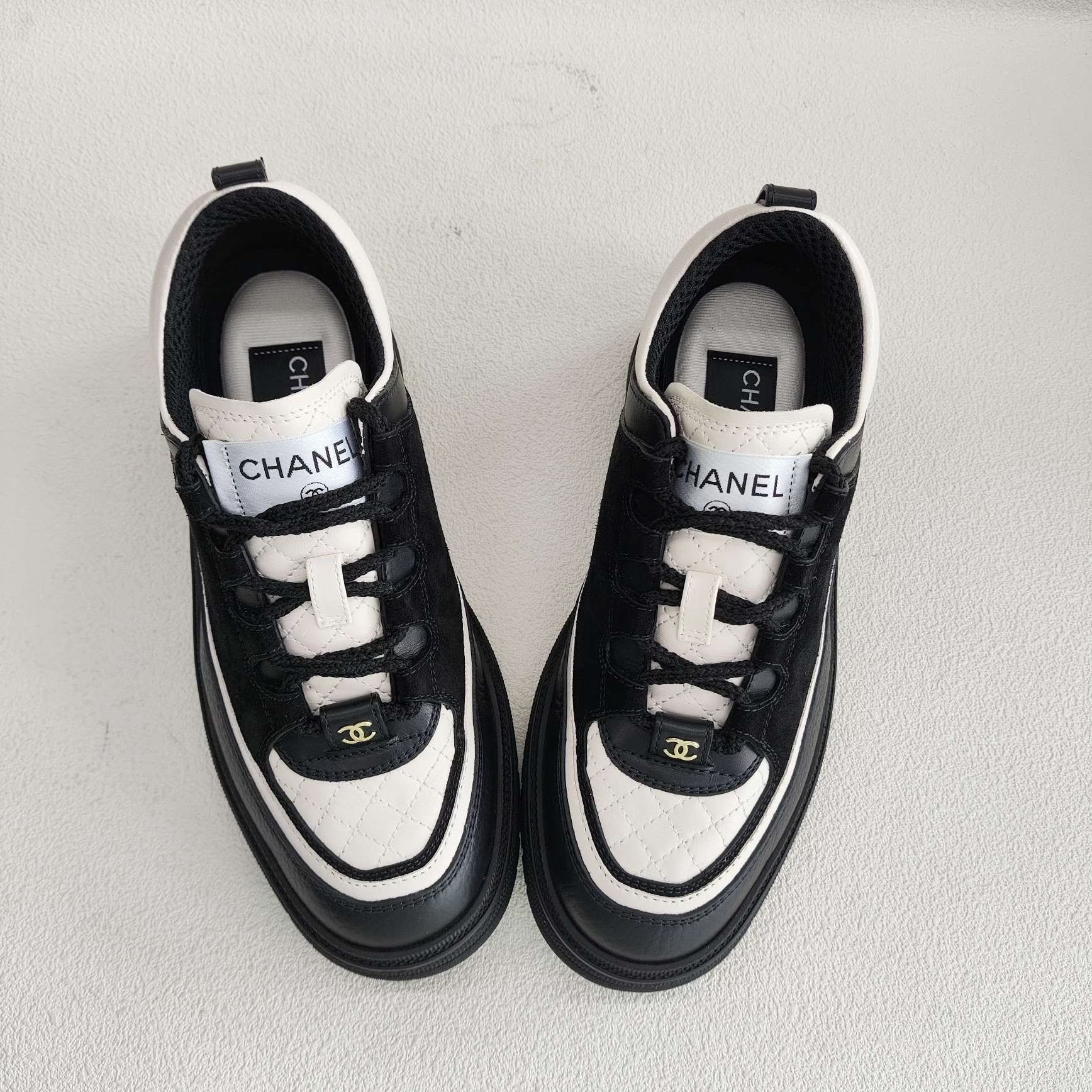 Chanel Chanel Quilted Low-Top Sneakers Size 35.5 Size US 5.5 / IT 35.5 - 10 Thumbnail