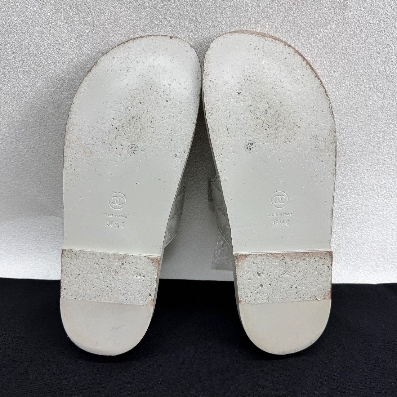 Chanel Chanel Quilted Logo Sandals Size 38.5 Size US 7.5 / IT 37.5 - 8 Thumbnail