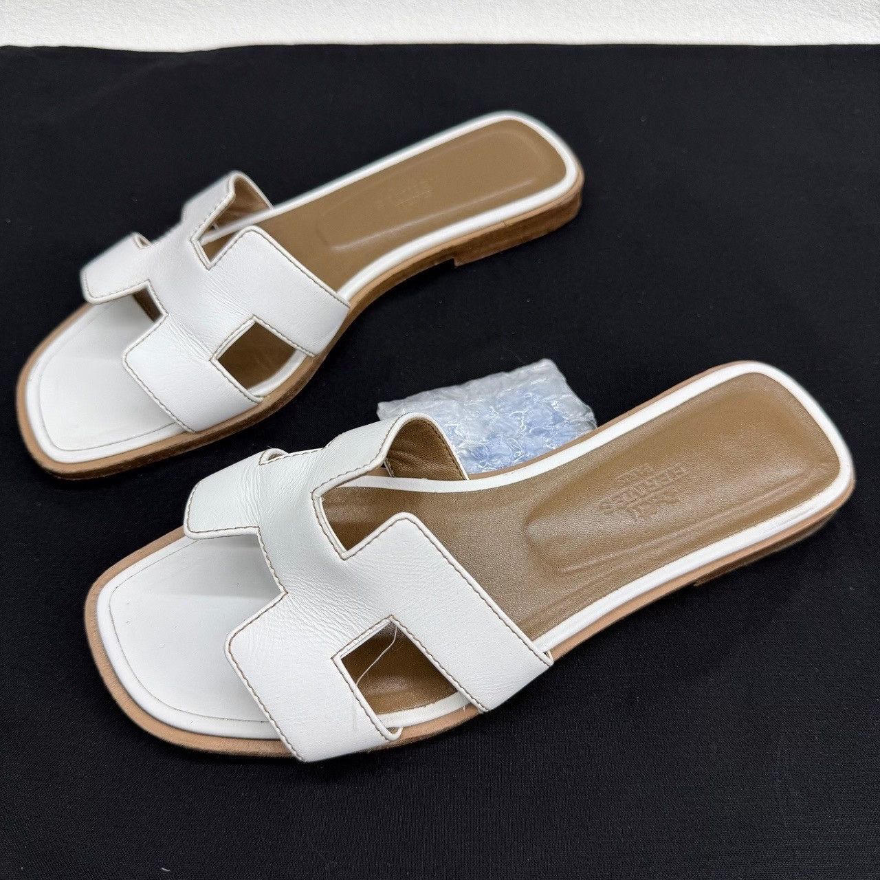 Hermes Hermès White Oran Sandals Size 36 Size US 6 / IT 36 - 2 Thumbnail