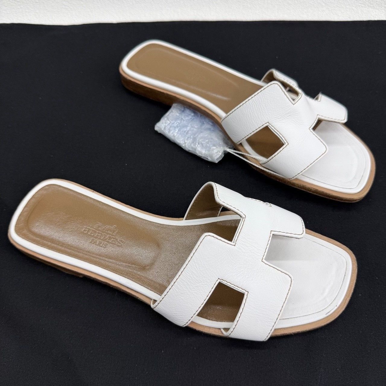 Hermes Hermès White Oran Sandals Size 36 Size US 6 / IT 36 - 4 Thumbnail