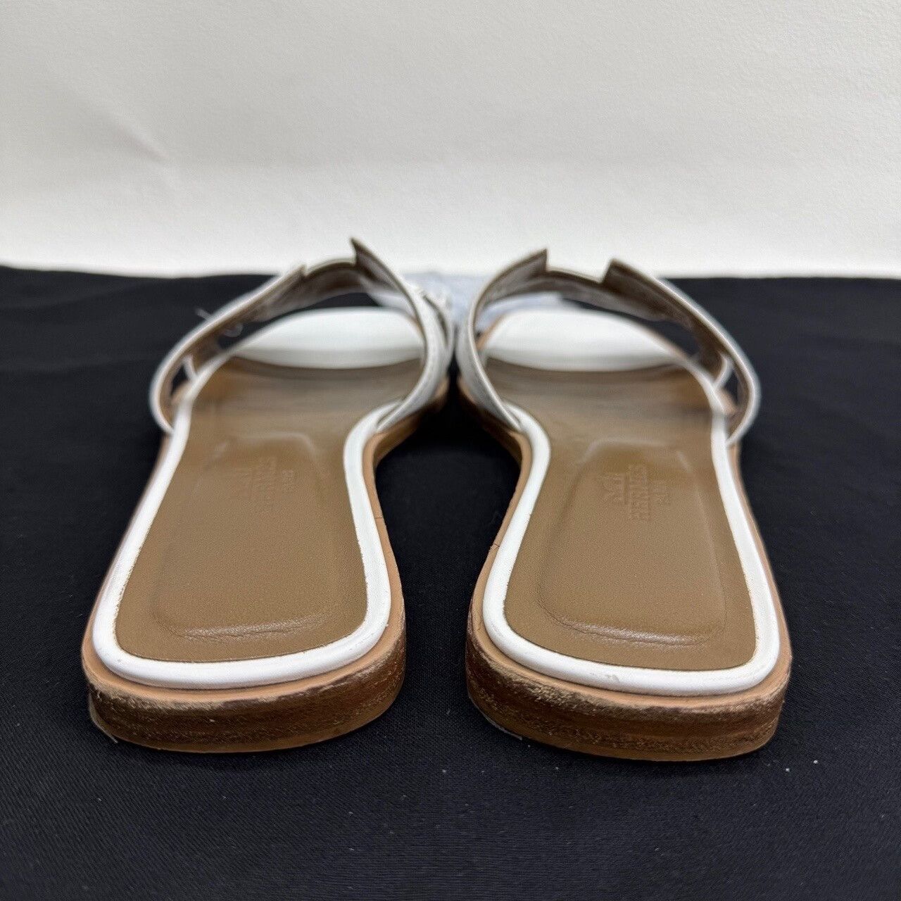 Hermes Hermès White Oran Sandals Size 36 Size US 6 / IT 36 - 6 Thumbnail