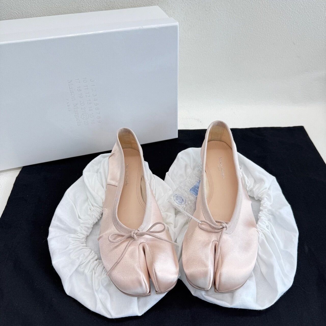 Maison Margiela Maison Margiela Pink Satin Tabi Ballet Flats Size 35 Size US 5 / IT 35 - 2 Thumbnail
