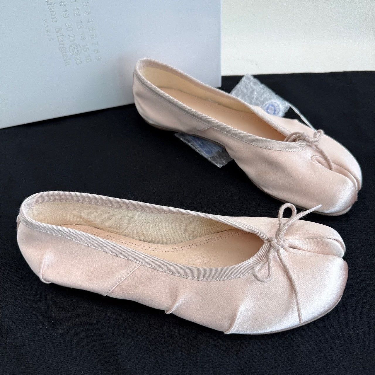 Maison Margiela Maison Margiela Pink Satin Tabi Ballet Flats Size 35 Size US 5 / IT 35 - 5 Thumbnail