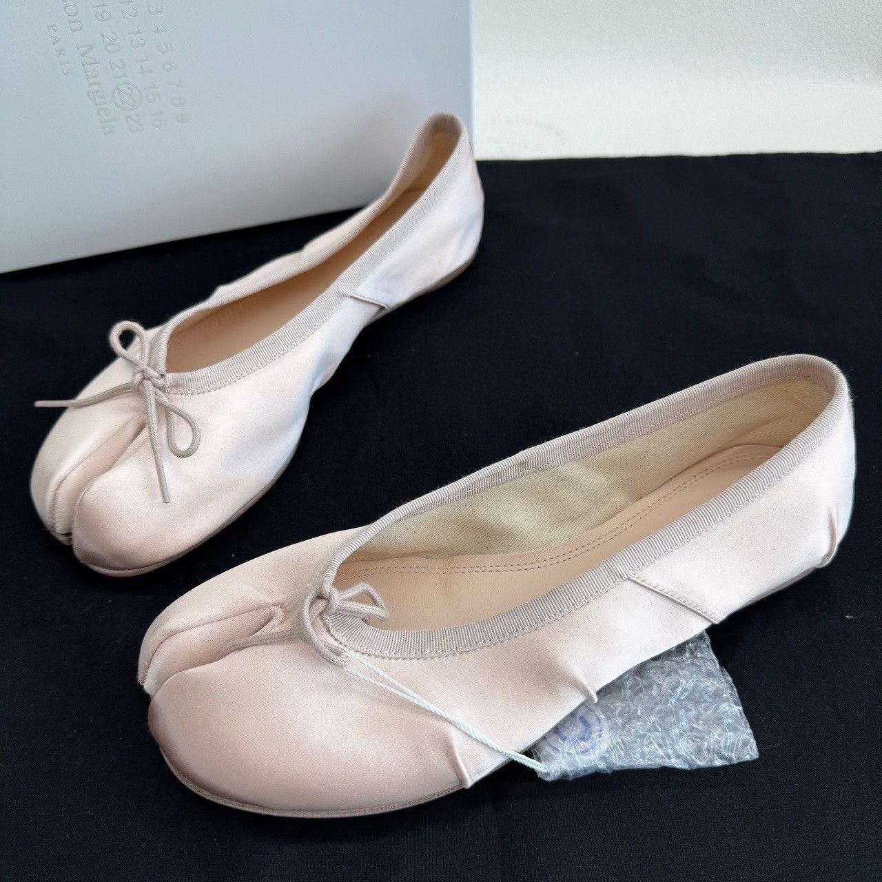 Maison Margiela Maison Margiela Pink Satin Tabi Ballet Flats Size 35 Size US 5 / IT 35 - 3 Thumbnail