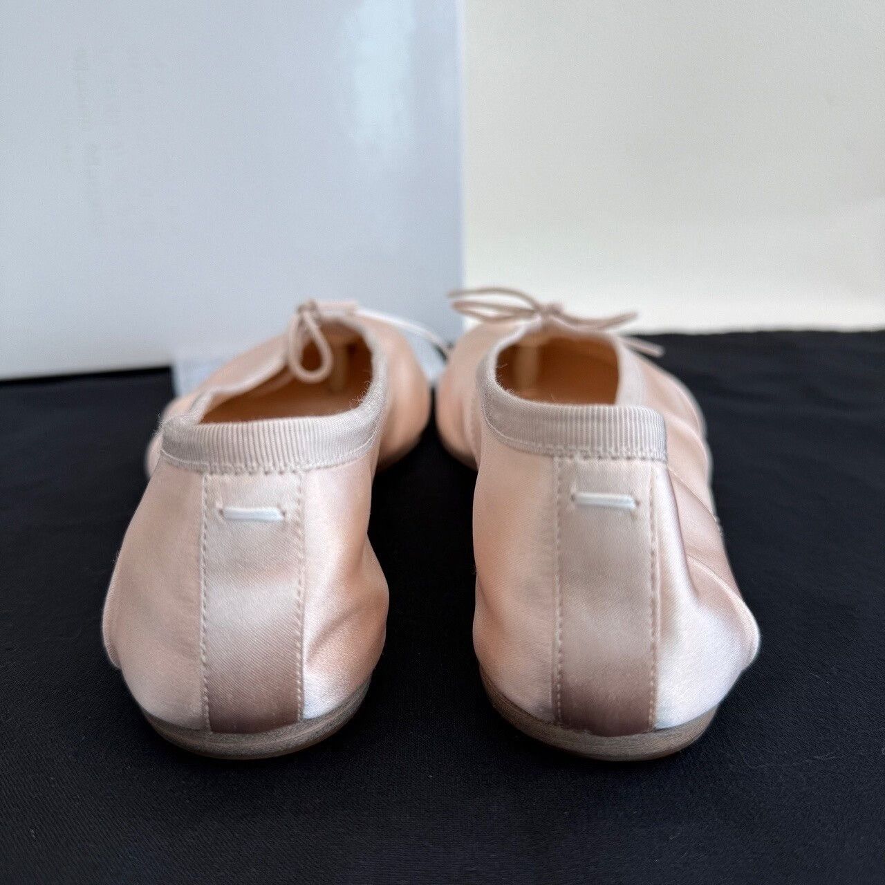 Maison Margiela Maison Margiela Pink Satin Tabi Ballet Flats Size 35 Size US 5 / IT 35 - 7 Thumbnail