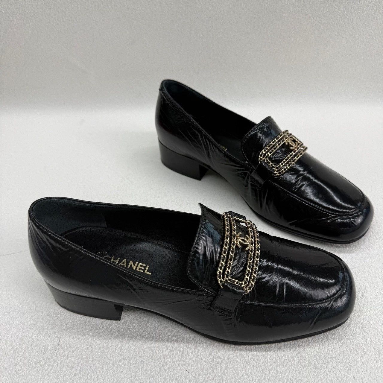 Chanel Chanel Black Chain Loafers Size 35.5 Size US 5.5 / IT 35.5 - 4 Thumbnail