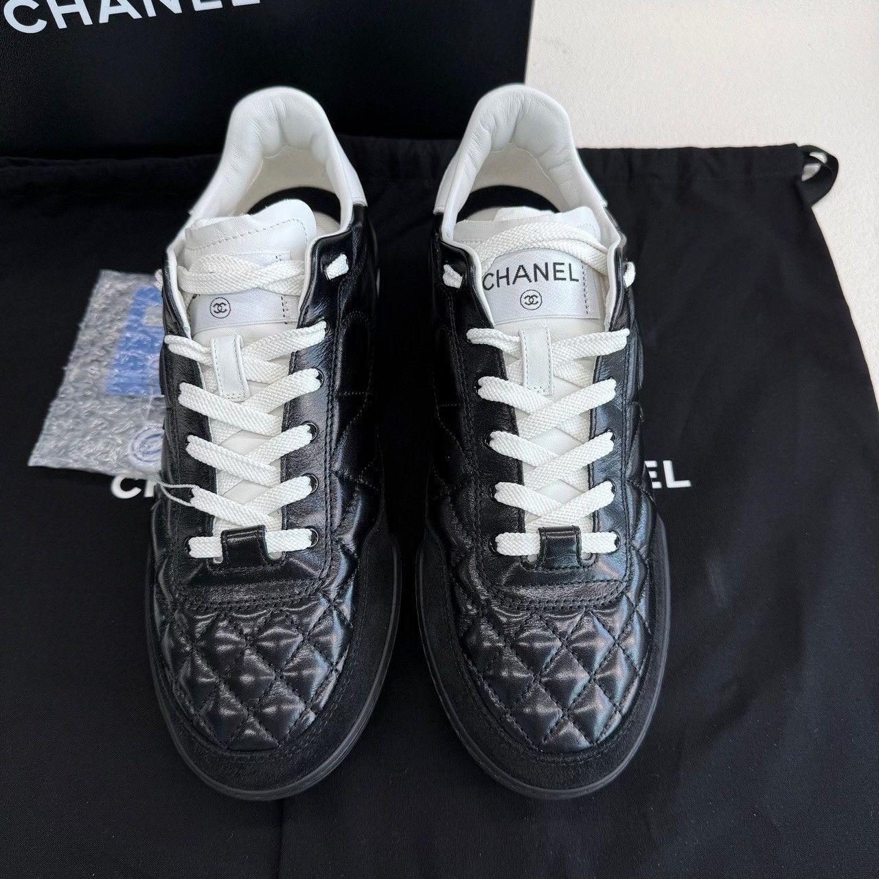 Chanel Chanel Quilted Leather Low-Top Sneakers Size 37.5 Size US 7.5 / IT 37.5 - 4 Thumbnail