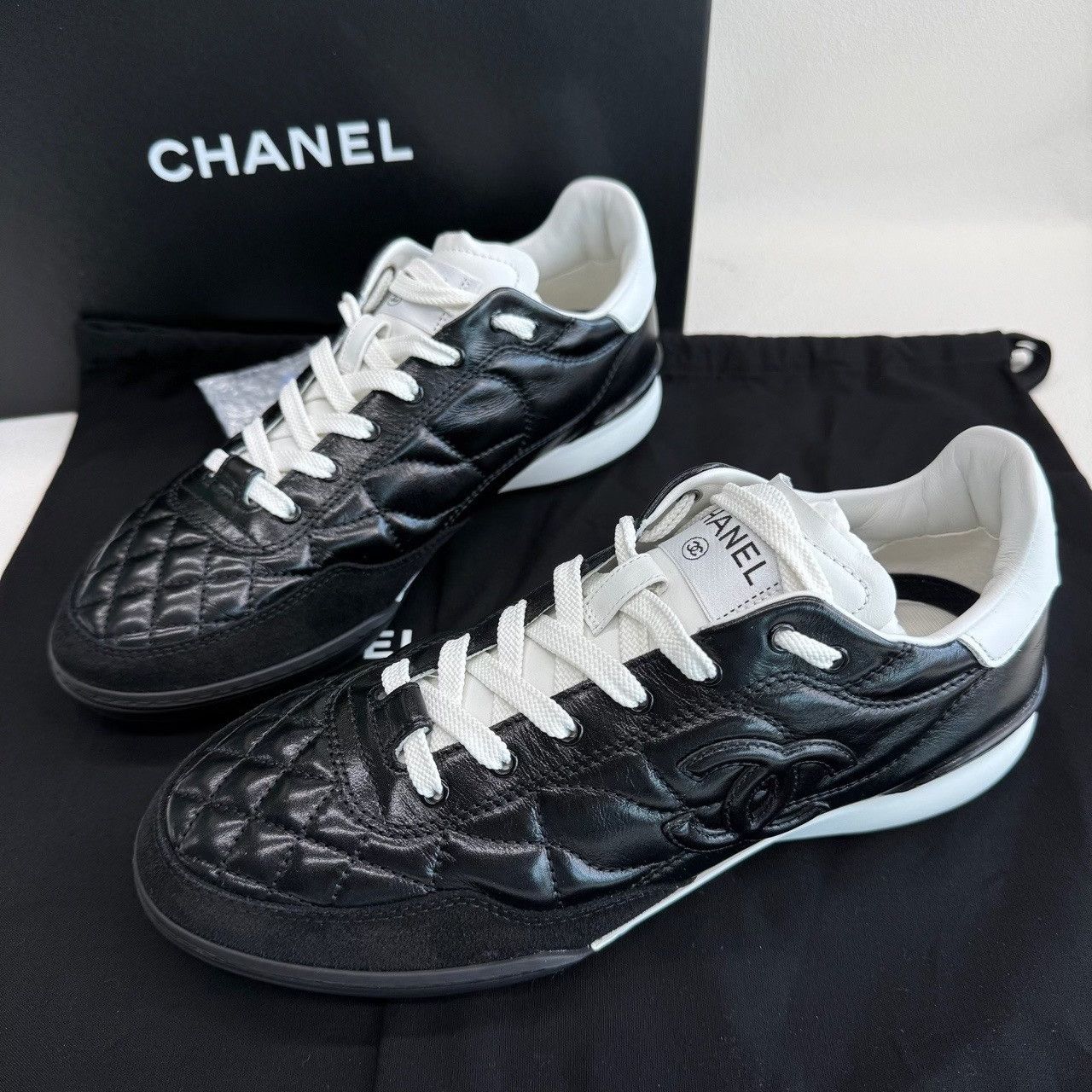 Chanel Chanel Quilted Leather Low-Top Sneakers Size 37.5 Size US 7.5 / IT 37.5 - 3 Thumbnail