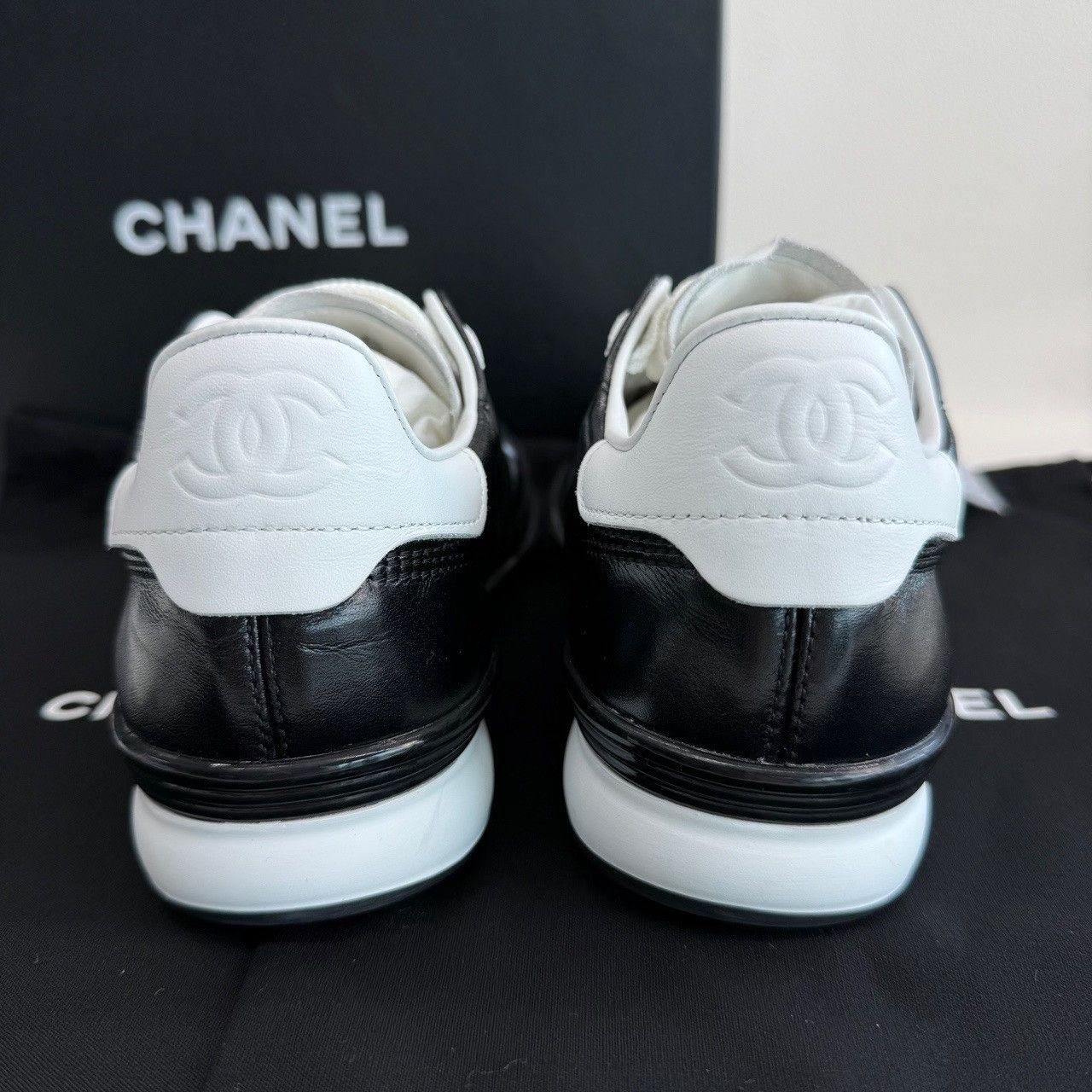 Chanel Chanel Quilted Leather Low-Top Sneakers Size 37.5 Size US 7.5 / IT 37.5 - 7 Thumbnail