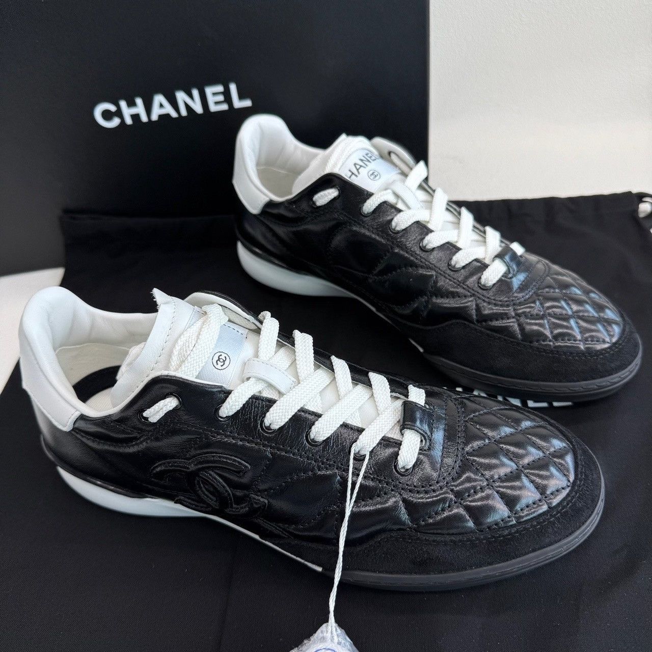 Chanel Chanel Quilted Leather Low-Top Sneakers Size 37.5 Size US 7.5 / IT 37.5 - 5 Thumbnail