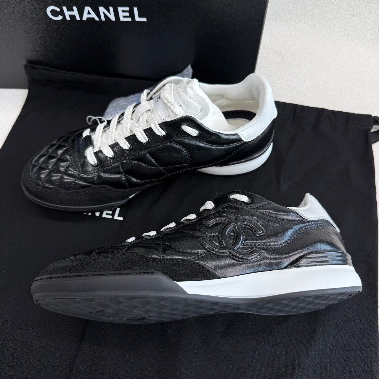 Chanel Chanel Quilted Leather Low-Top Sneakers Size 37.5 Size US 7.5 / IT 37.5 - 9 Thumbnail