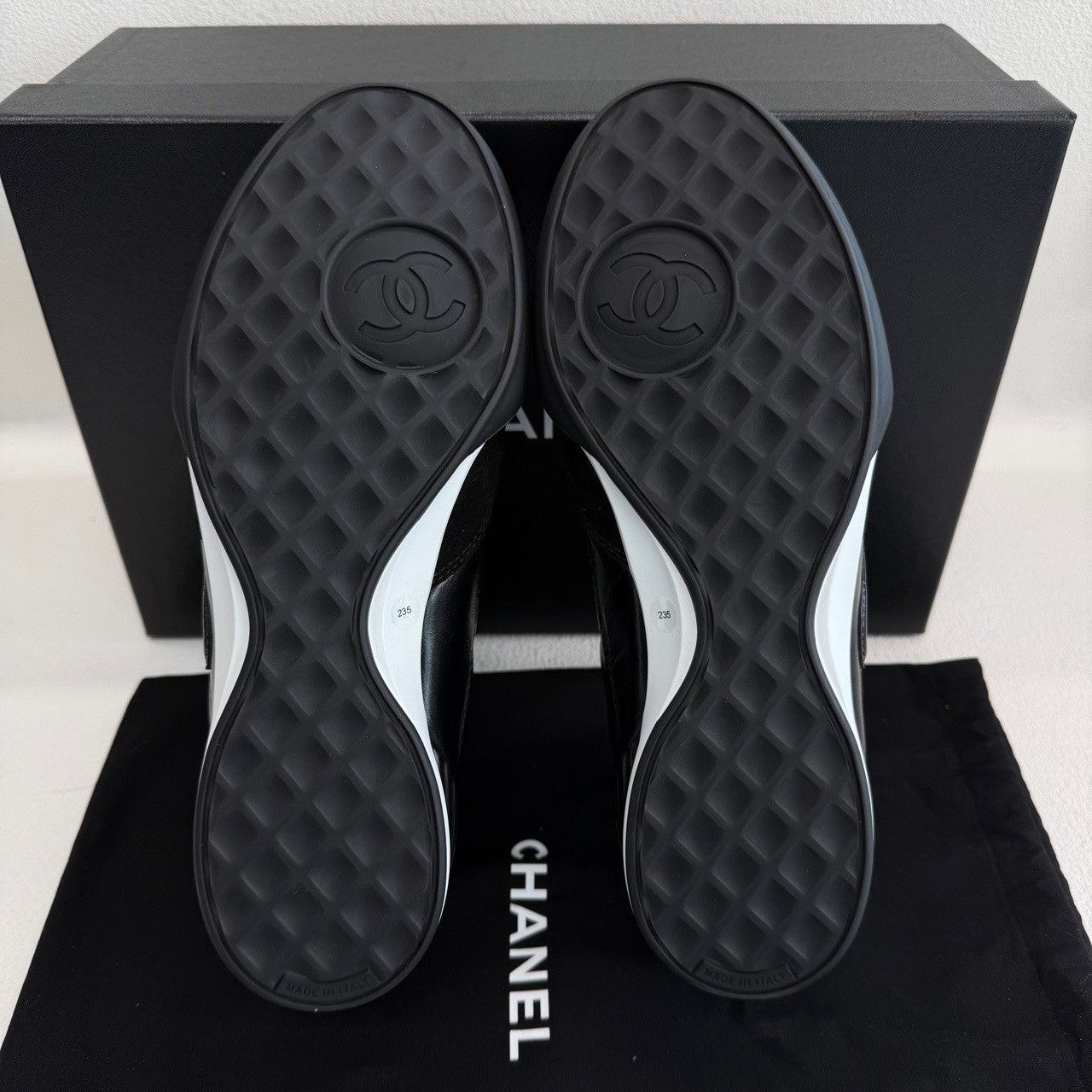 Chanel Chanel Quilted Leather Low-Top Sneakers Size 37.5 Size US 7.5 / IT 37.5 - 10 Thumbnail