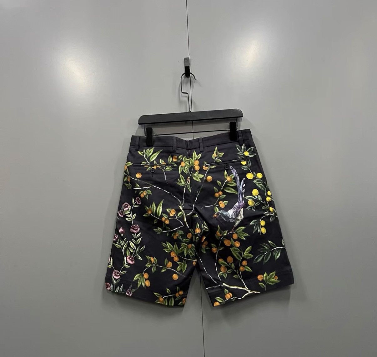 Dolce & Gabbana All-Over Botanical Print Black Shorts Size US 30 / EU 46 - 2 Thumbnail