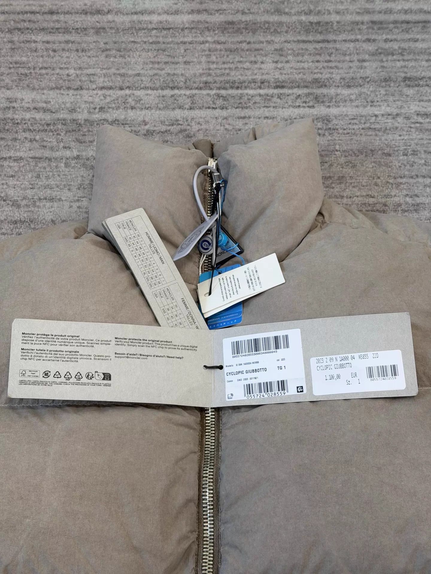 Moncler Gradient Dyed Down Jacket in Beige Size US S / EU 44-46 / 1 - 2 Thumbnail