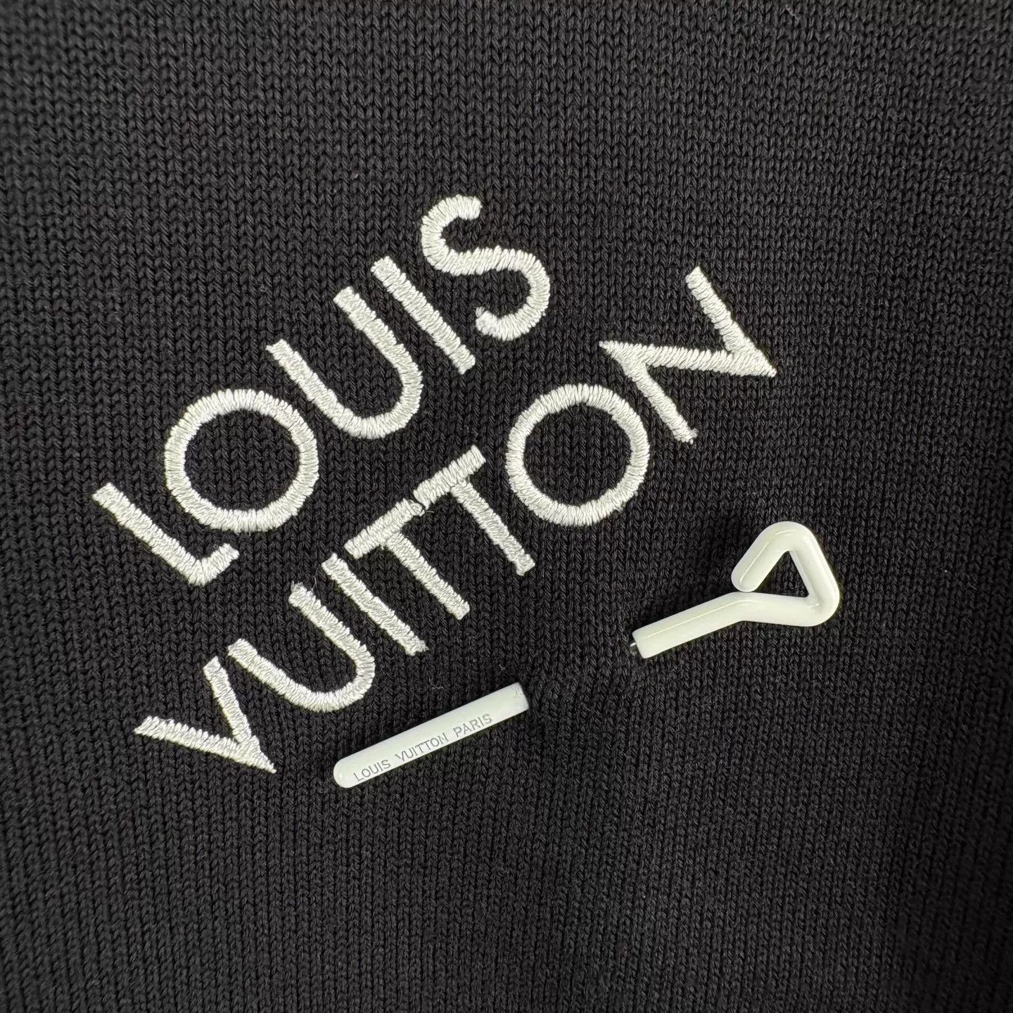 Louis Vuitton Pin-Embroidered Logo Short Sleeve Tee Size US XS / EU 42 / 0 - 4 Thumbnail
