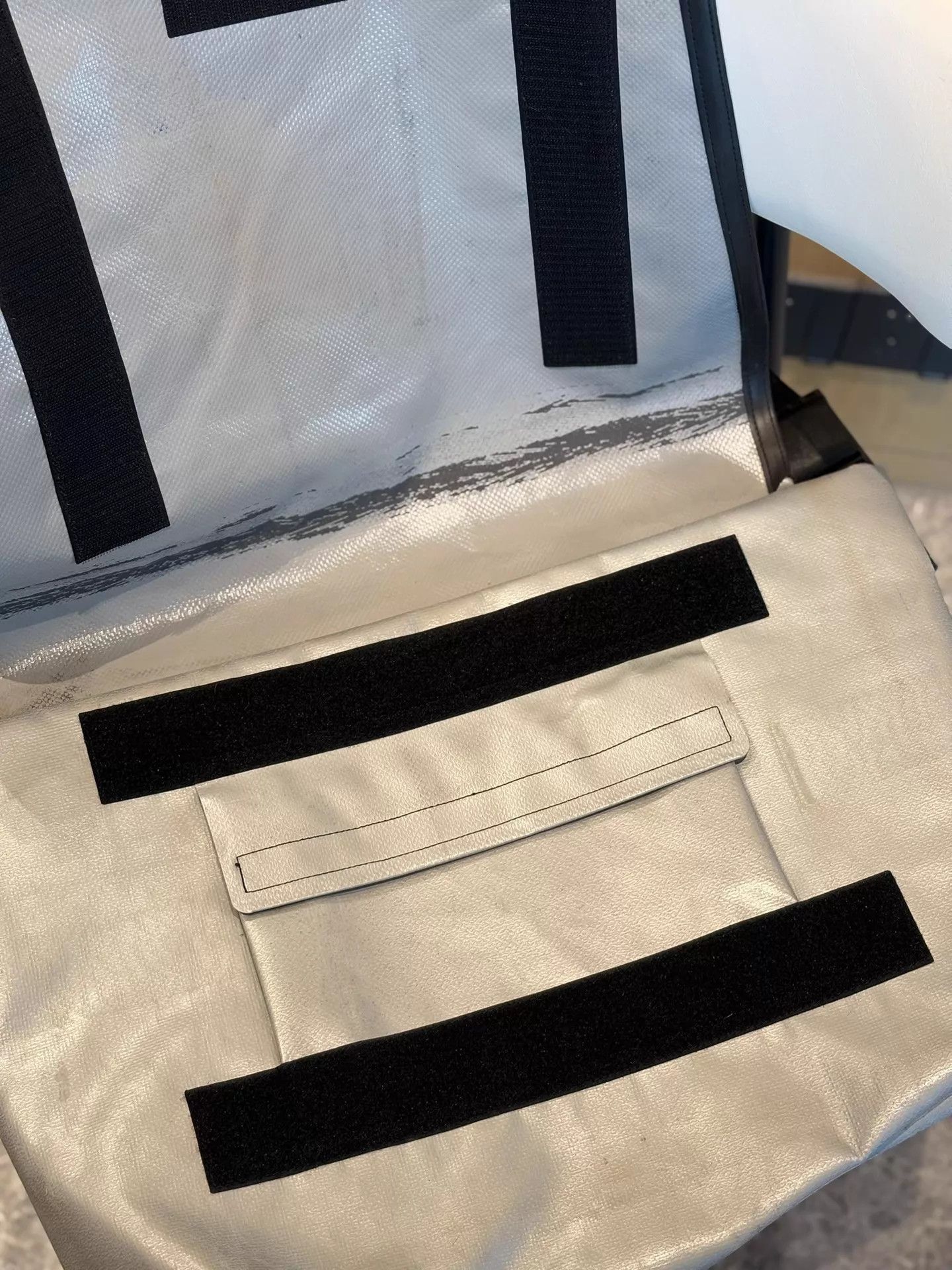 Freitag Light Gray Recycled Tarp Messenger Bag Size ONE SIZE - 4 Thumbnail