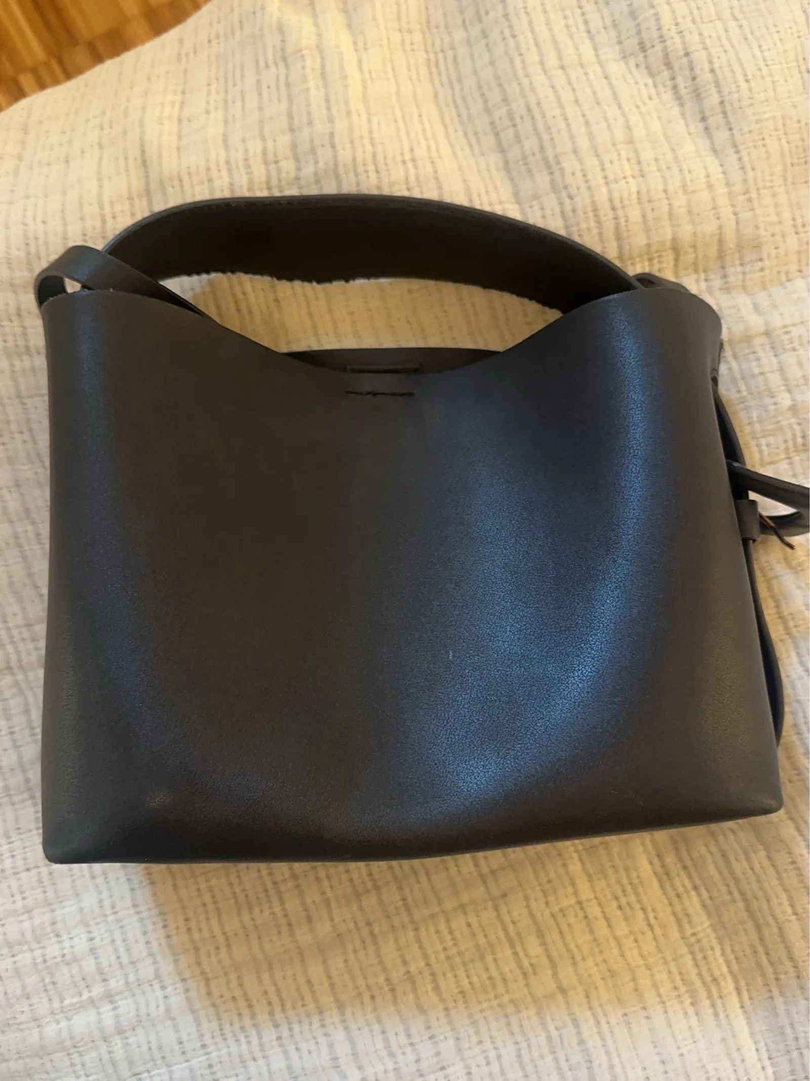 Arket Arket Crossbody-väska i läder Bucket Bag Size ONE SIZE - 4 Thumbnail