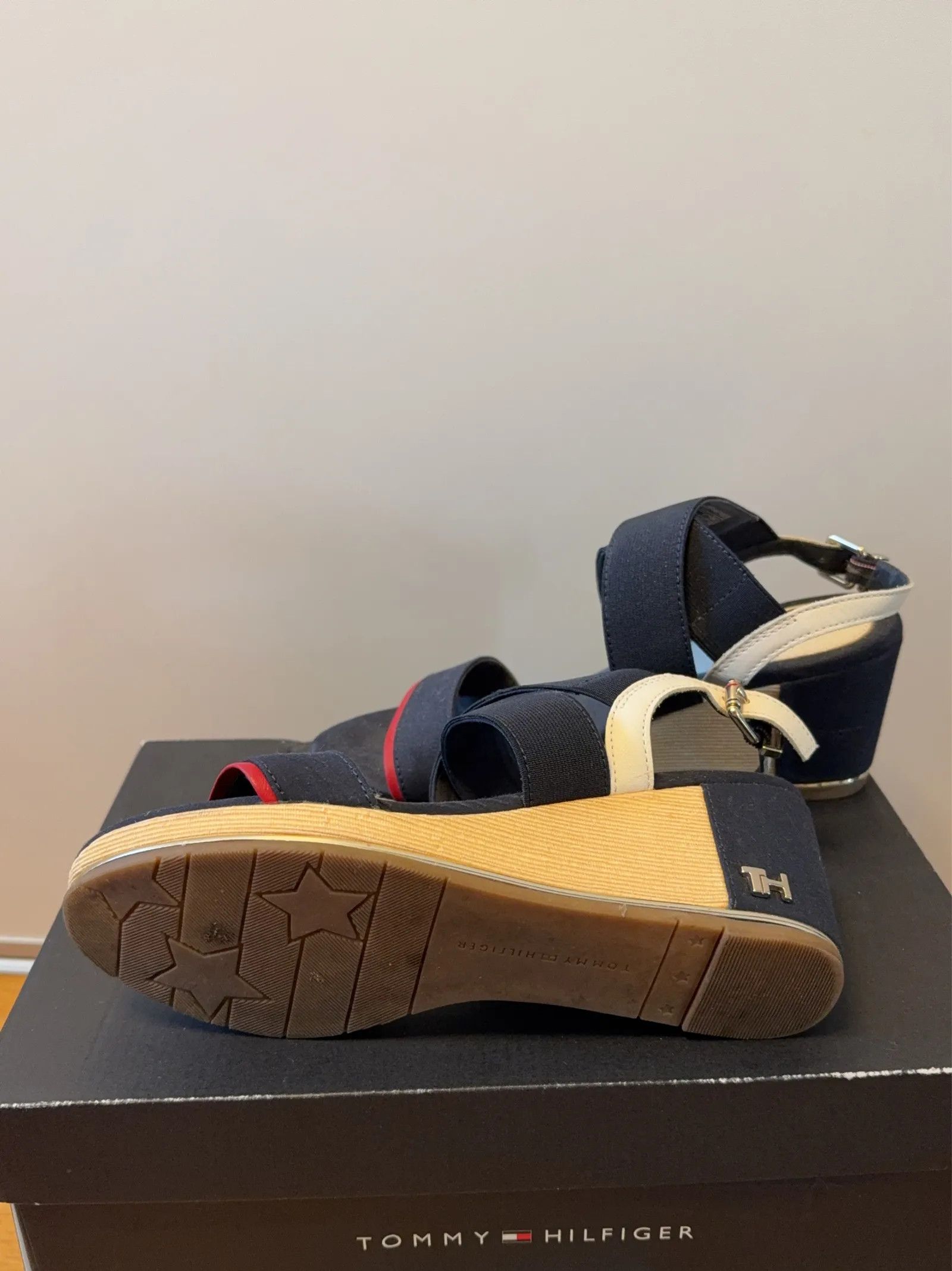 Tommy Hilfiger Tommy Hilfiger Sandals Size US 7 / IT 37 - 2 Thumbnail