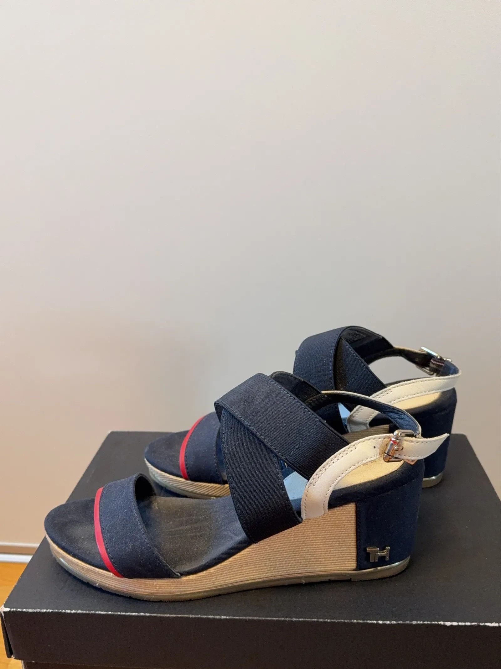 Tommy Hilfiger Tommy Hilfiger Sandals Size US 7 / IT 37 - 3 Thumbnail