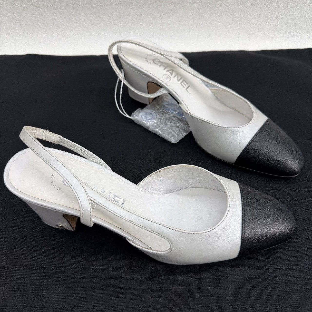 Chanel Chanel Cap Toe Slingback Heels Size 35.5 Size US 5.5 / IT 35.5 - 4 Thumbnail