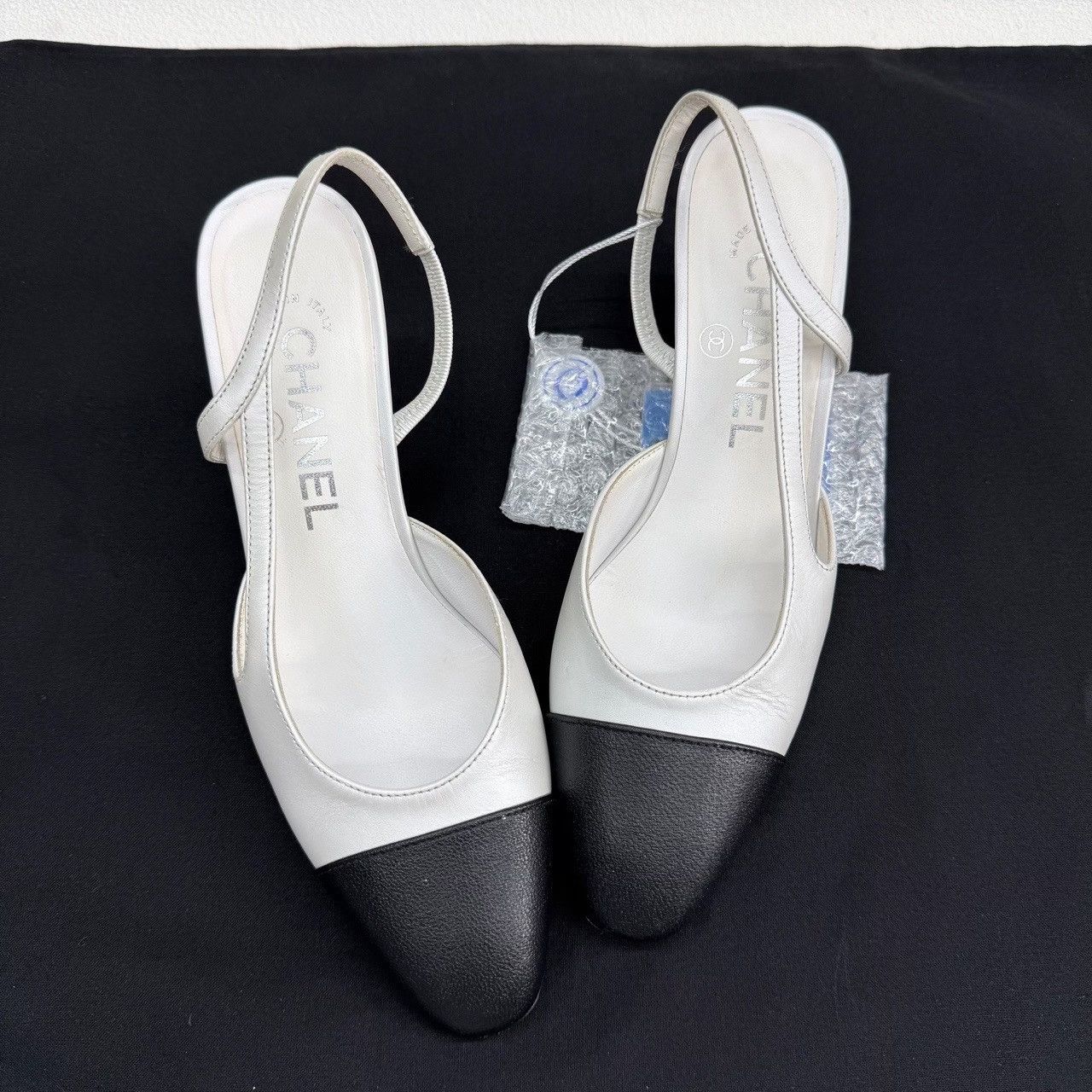 Chanel Chanel Cap Toe Slingback Heels Size 35.5 Size US 5.5 / IT 35.5 - 10 Thumbnail