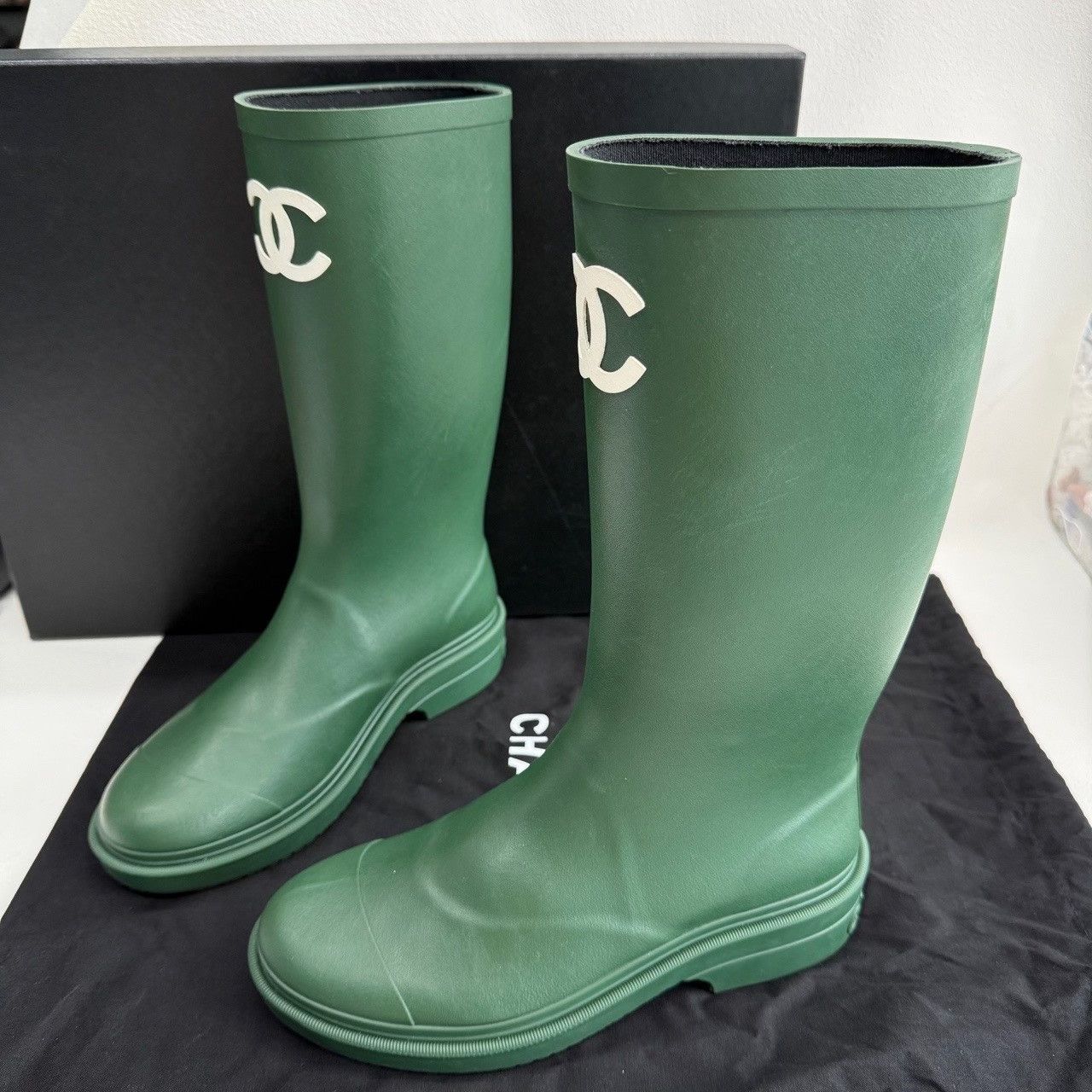 Chanel Chanel Logo Green Rain Boots Size 37 Size US 6 / IT 36 - 3 Thumbnail