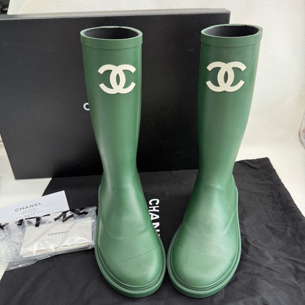 Chanel Chanel Logo Green Rain Boots Size 37 Size US 6 / IT 36 - 2 Thumbnail