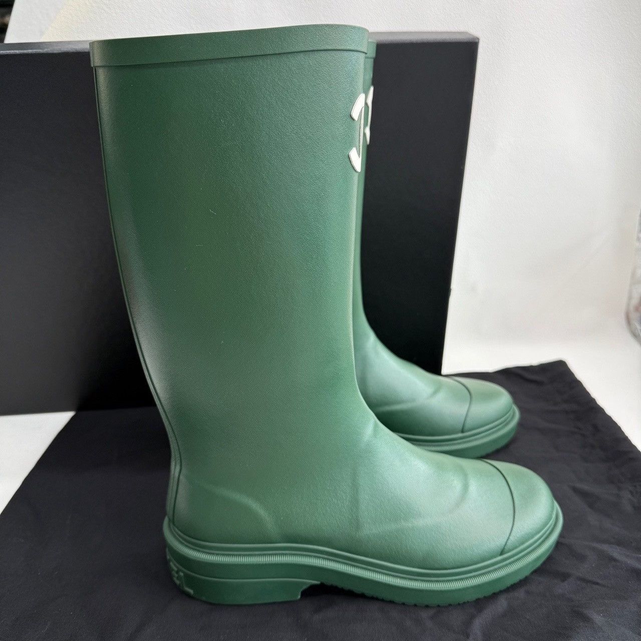 Chanel Chanel Logo Green Rain Boots Size 37 Size US 6 / IT 36 - 6 Thumbnail