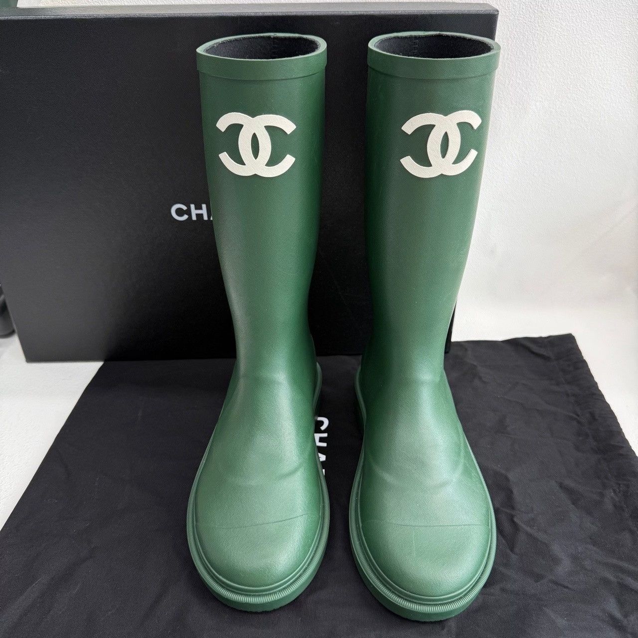 Chanel Chanel Logo Green Rain Boots Size 37 Size US 6 / IT 36 - 4 Thumbnail