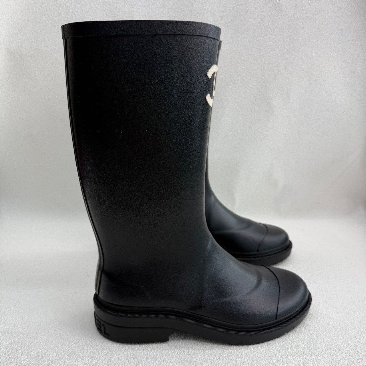 Chanel Chanel Logo Rubber Boots Size 36 Size US 5 / IT 35 - 5 Thumbnail
