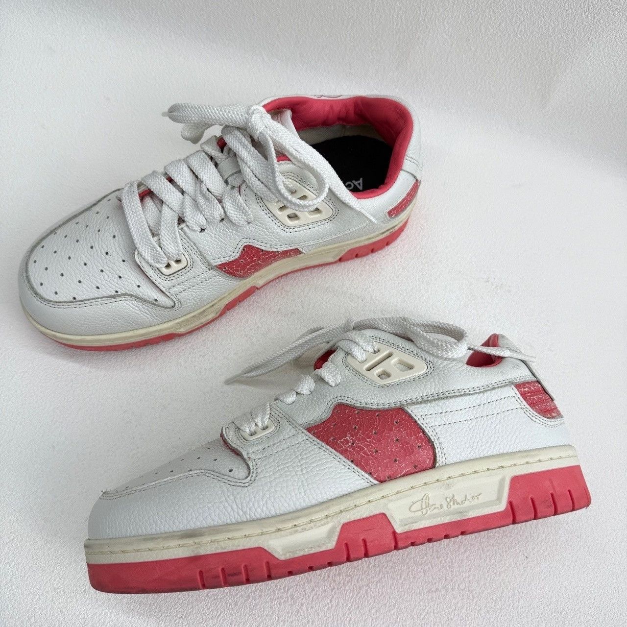 Acne Studios Acne Studios Pink Leather Low-Top Sneakers Size 36 Size US 6 / IT 36 - 8 Thumbnail
