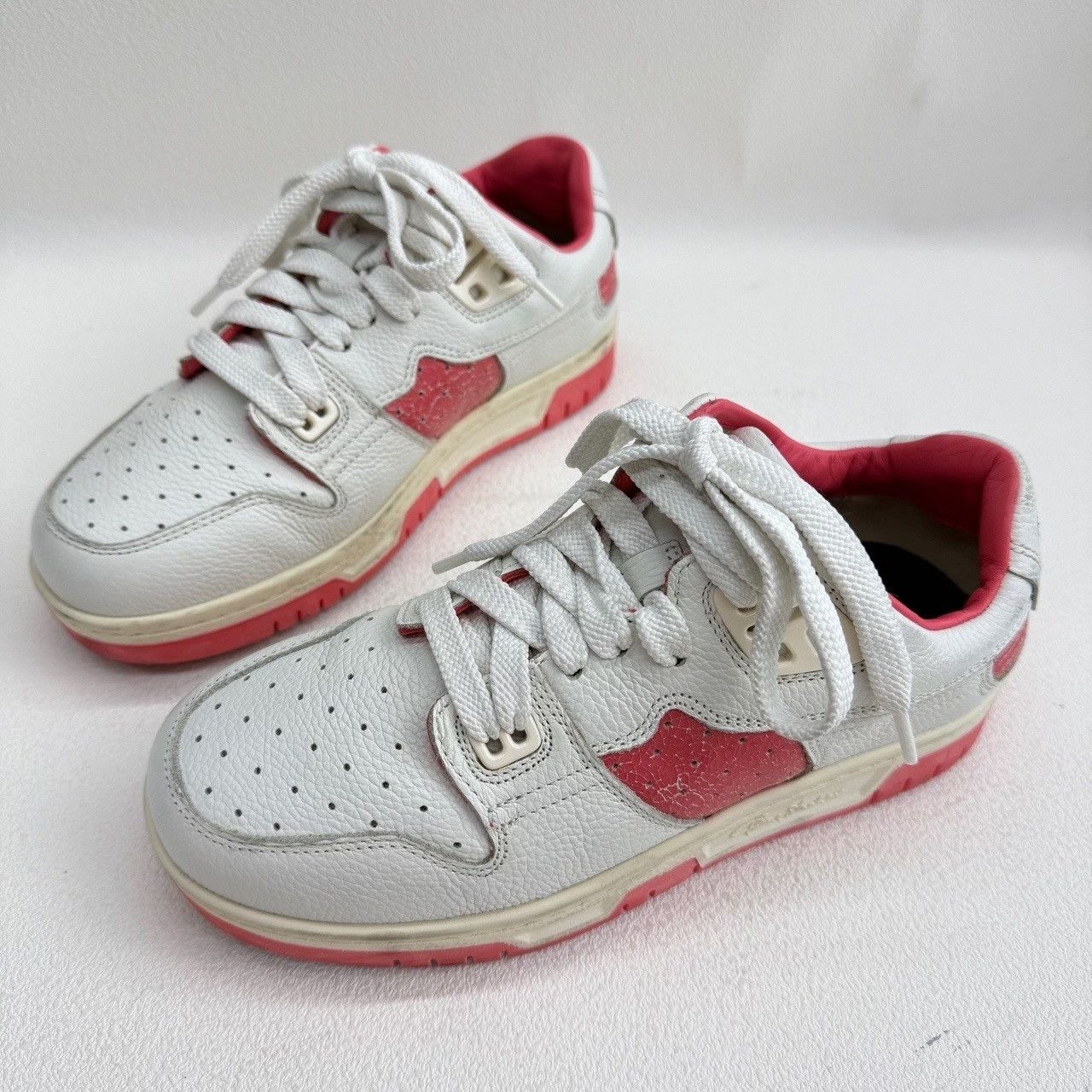 Acne Studios Acne Studios Pink Leather Low-Top Sneakers Size 36 Size US 6 / IT 36 - 2 Thumbnail