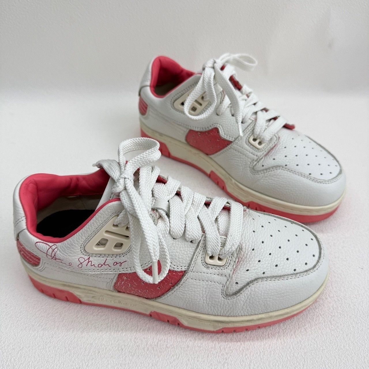 Acne Studios Acne Studios Pink Leather Low-Top Sneakers Size 36 Size US 6 / IT 36 - 4 Thumbnail