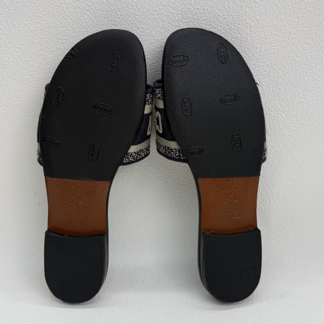 Dior Dior Dway Embroidered Slides Size 35.5 Size US 5.5 / IT 35.5 - 8 Thumbnail