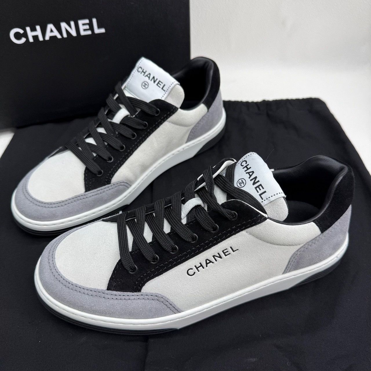 Chanel Chanel Panel Low-Top Sneakers Size 37 Size US 6 / IT 36 - 3 Thumbnail